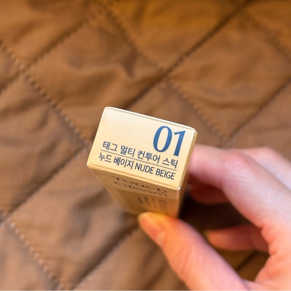 Touch A Gleam Multi Contour Stick in #01 Nude Beige - Picture 2 of 7